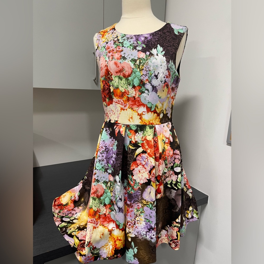 Betsey Johnson Spring Floral Dress size Medium/10
